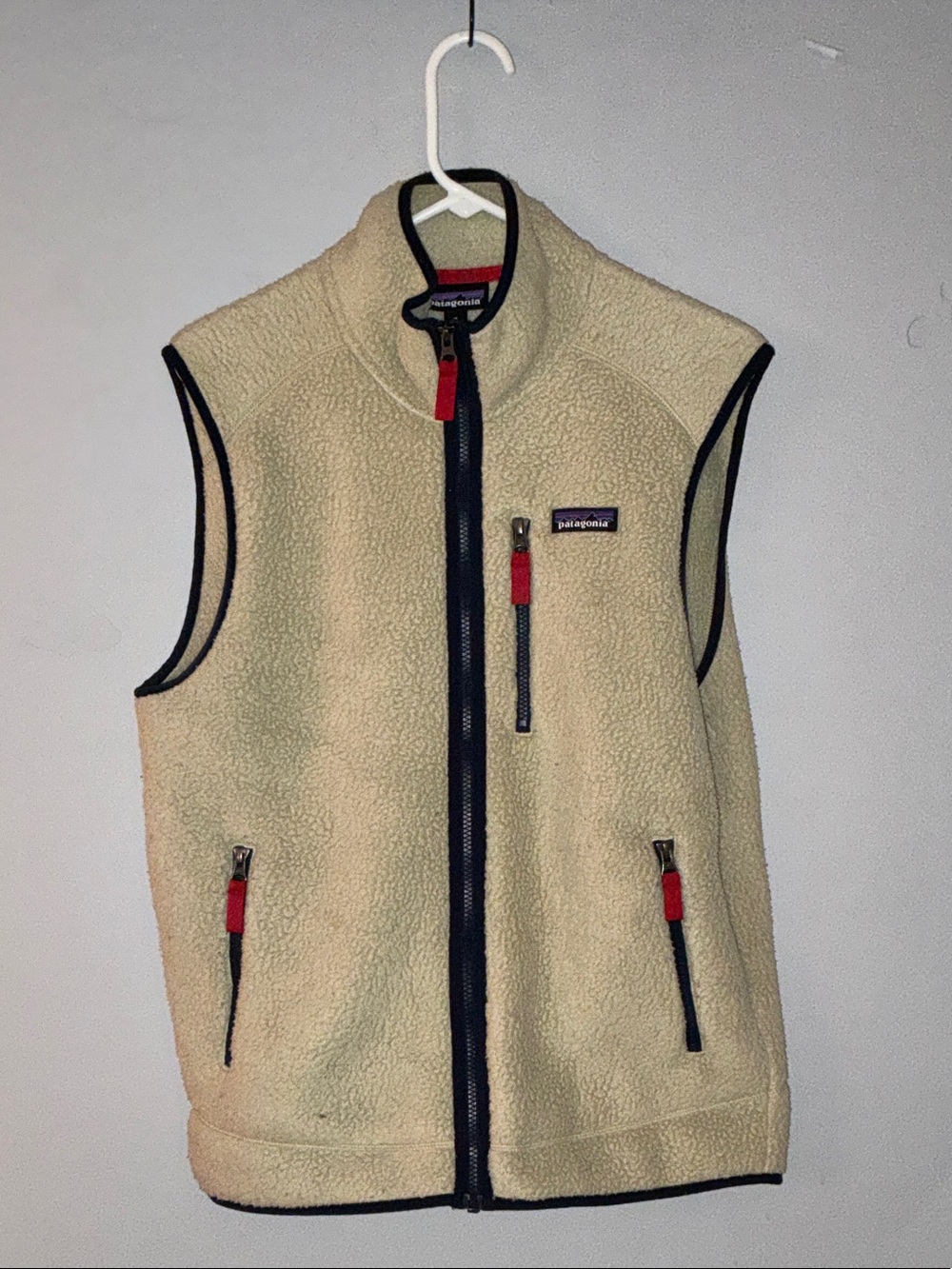 Patagonia Men’s Sherpa Fleece Vest in Cream with Black Trim
